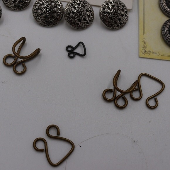 Huge Metallic Button Lot Hooks Clasps & Buttons - Picture 10 of 13